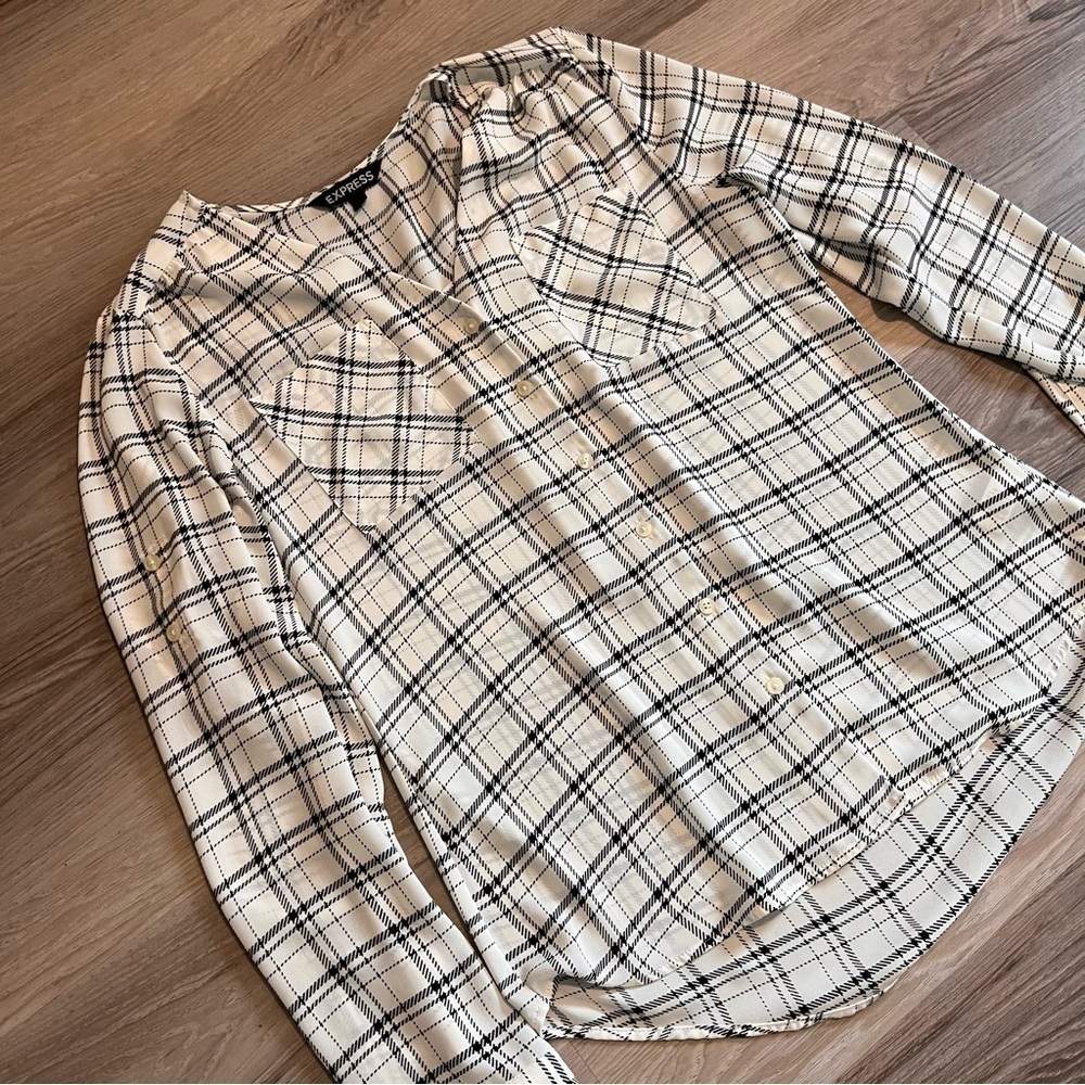 Express Women’s Black and White Plaid Button Down Shirt Size XS